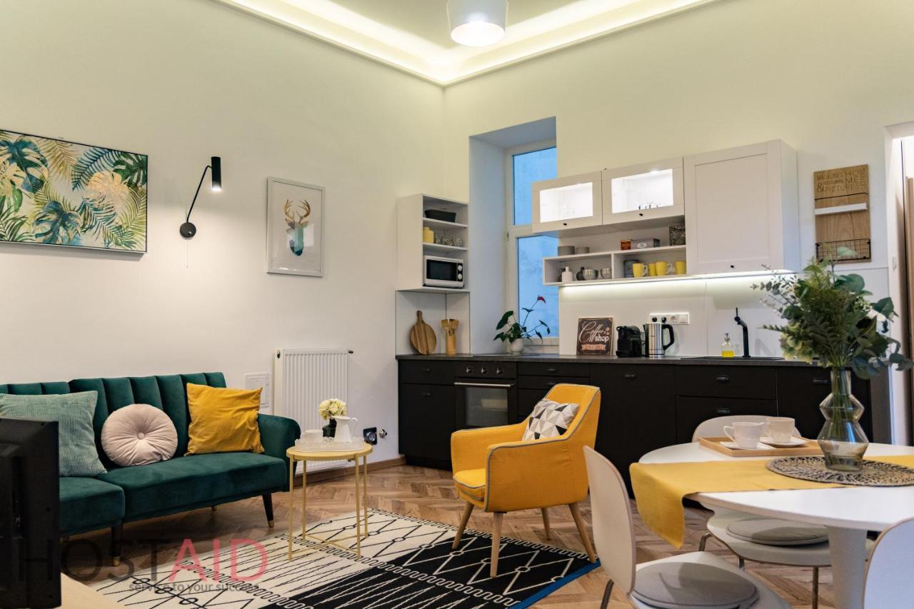 M10 Apartment - Hostaid Budapest Exterior photo