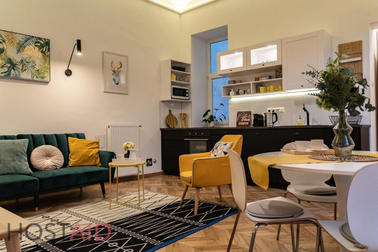 M10 Apartment - Hostaid Budapest Exterior photo