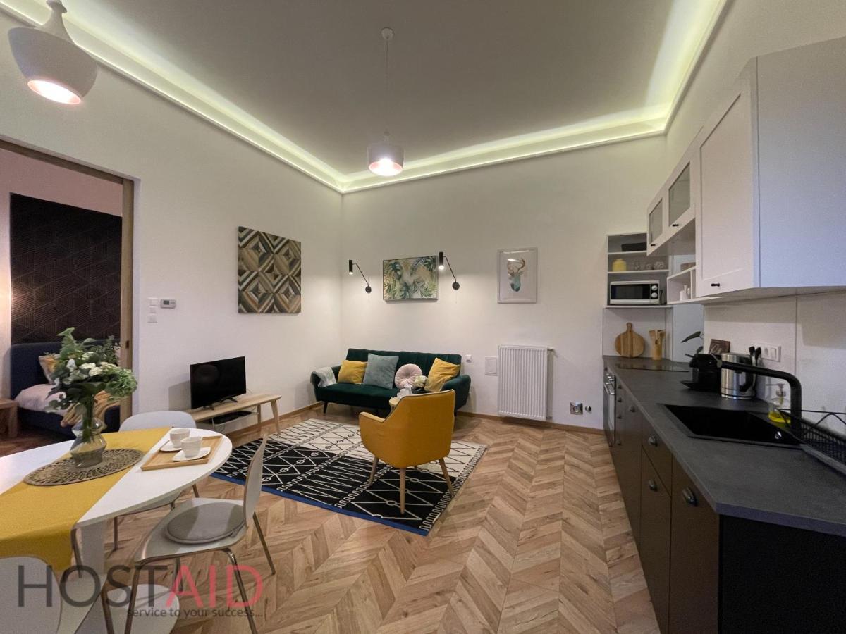M10 Apartment - Hostaid Budapest Exterior photo